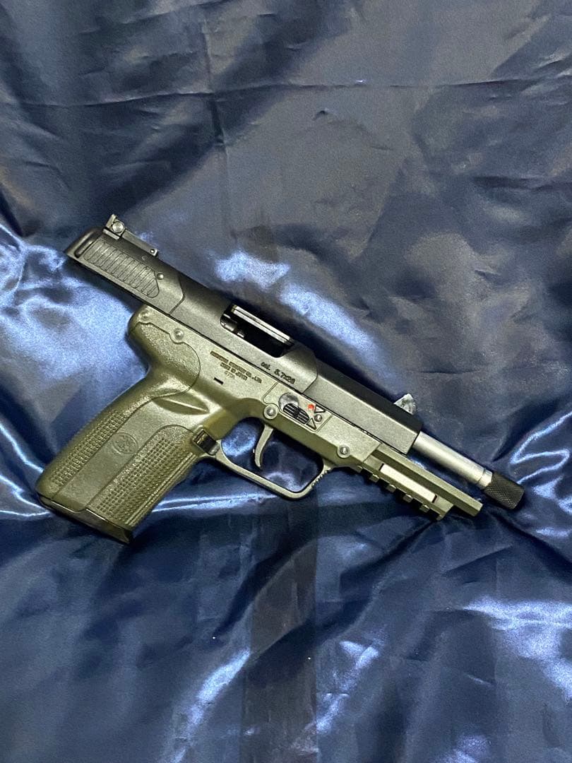 マルシン　CO2ガスブローバック　ファイブセブン　限定サプレッサー付きおまけあり