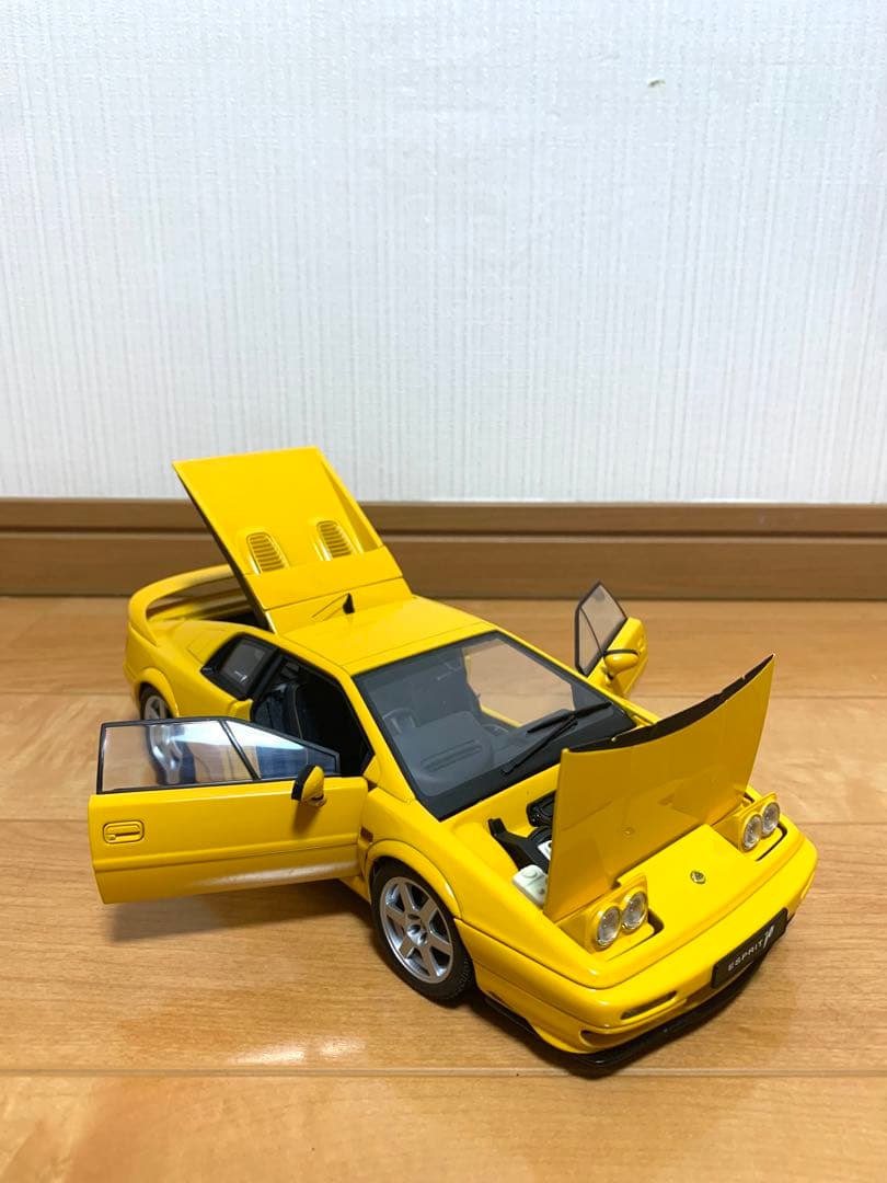 AUTOart Lotus Esprit V8 1:18 イエロー