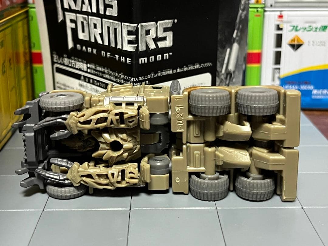 ★トランスフォーマー サイバーバース　ダークオブザムーン