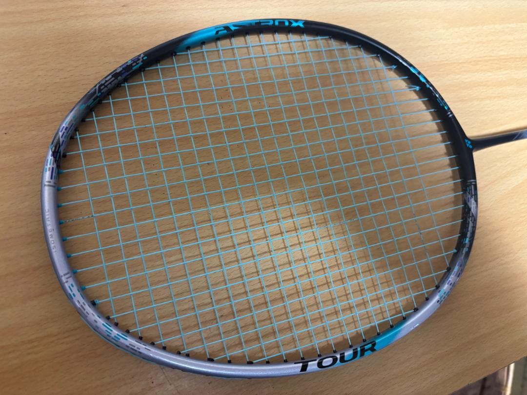 今週末限定価格　バドミントンラケット アストロクス88dツアー　4UG5　超美品