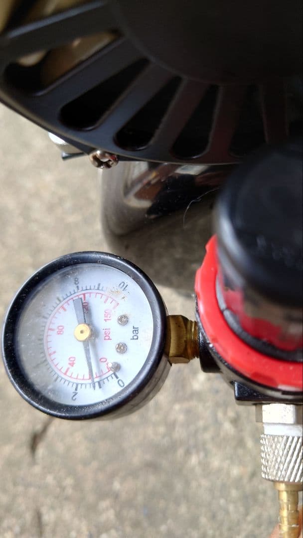 エアーブラシコンプレッサー