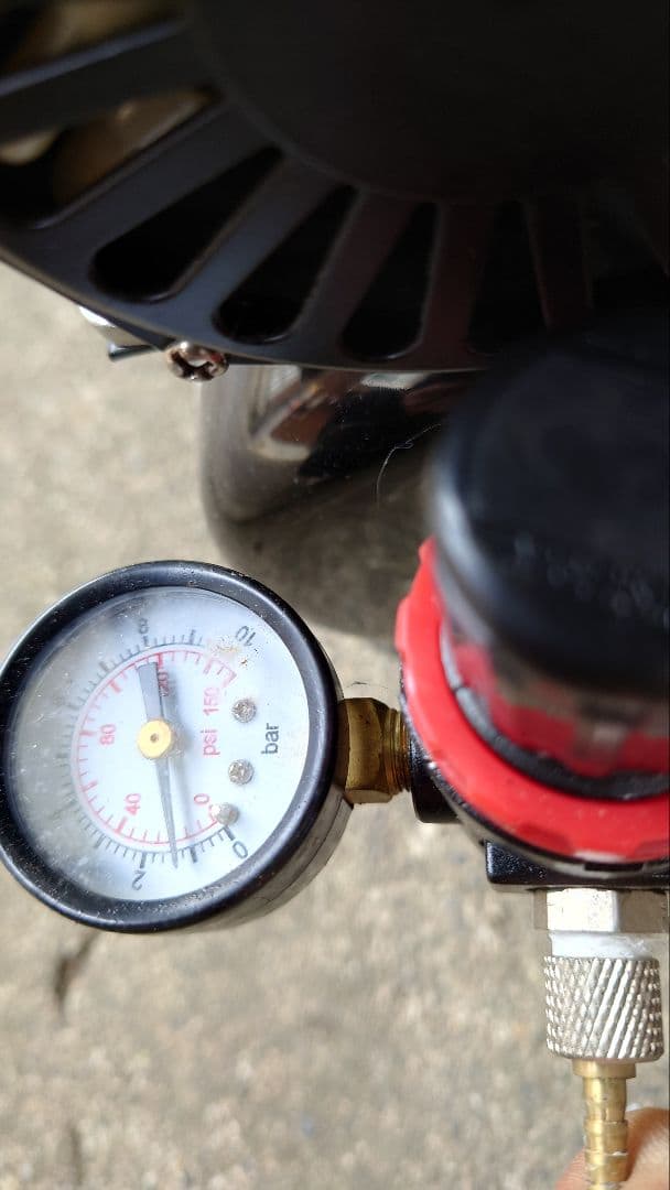 エアーブラシコンプレッサー