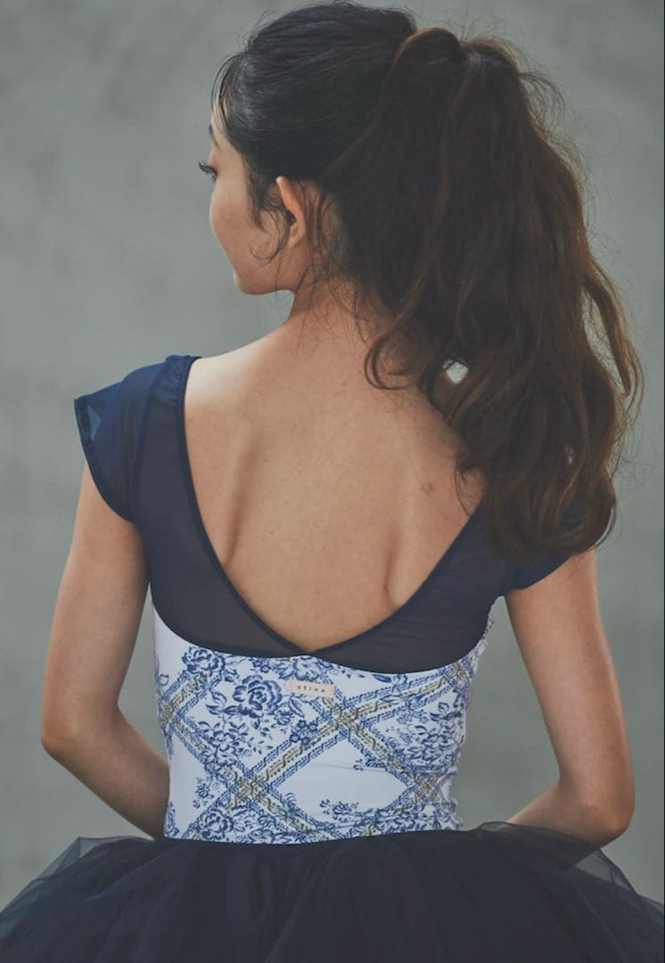 新品 stina スティナ 超人気 レオタード M 完売品