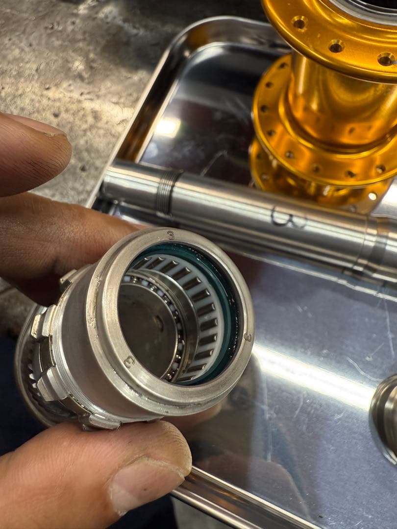 CHRIS KING ゴールドハブセット 100×142ミリ