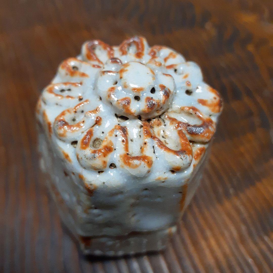 幻の桃山絵志野菊文香合