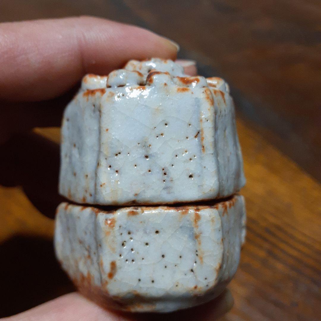 幻の桃山絵志野菊文香合