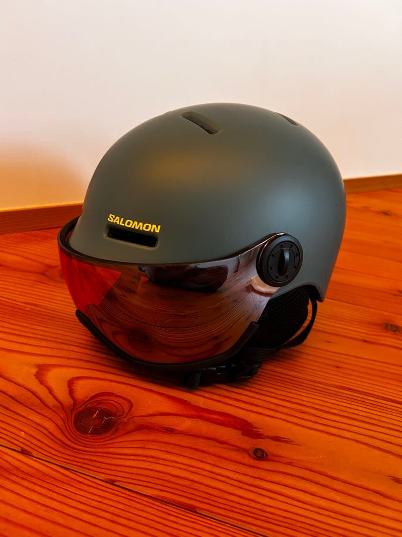 【極美品】SALOMON キッズヘルメット　Sサイズ49-53cm バイザー付き