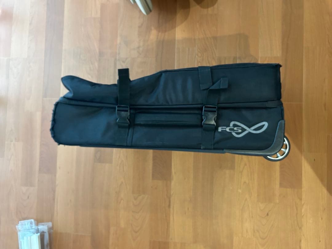 FCS ホイール付き　サーフトリップ　キャリーケース