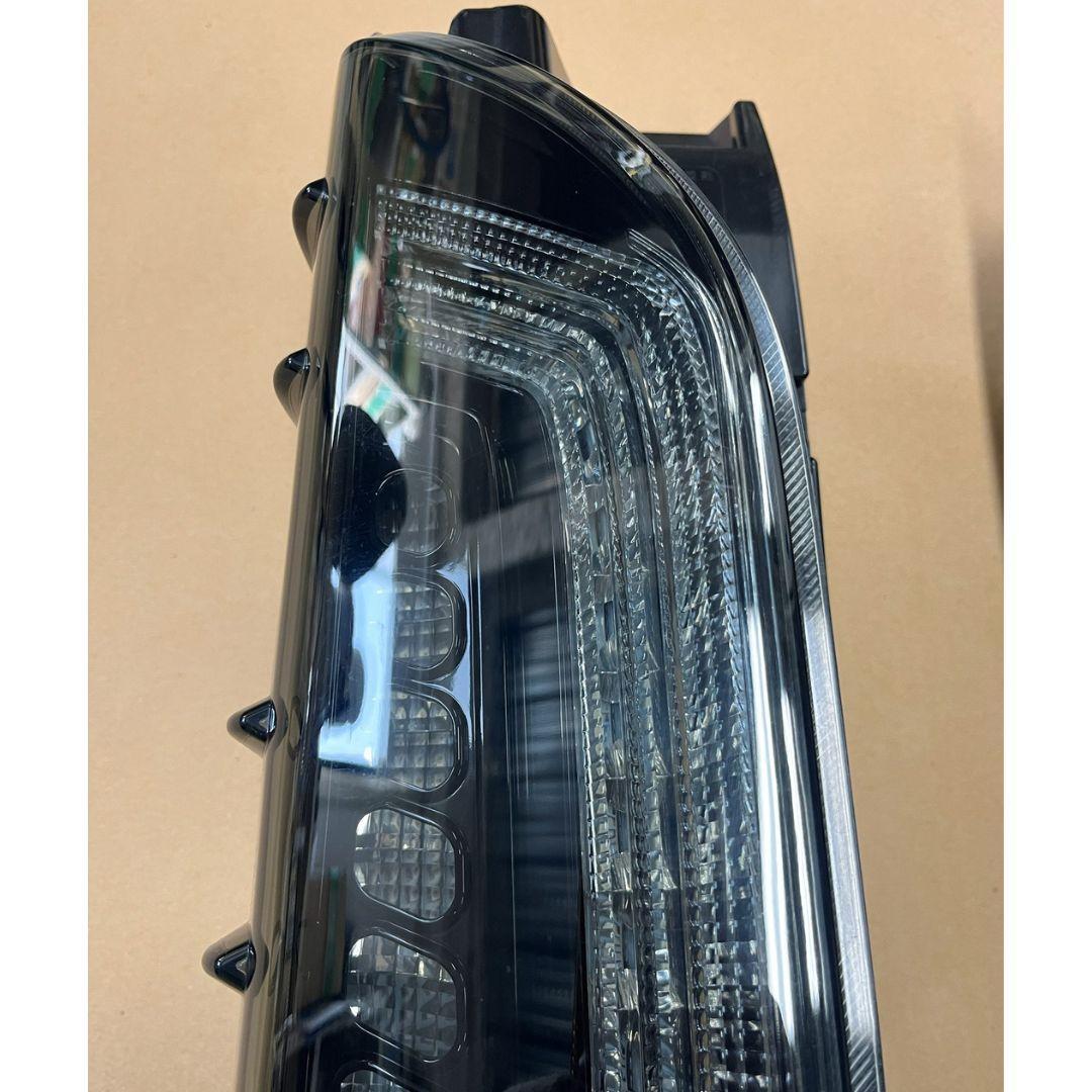ハイエース　FLEX LEDテールランプ