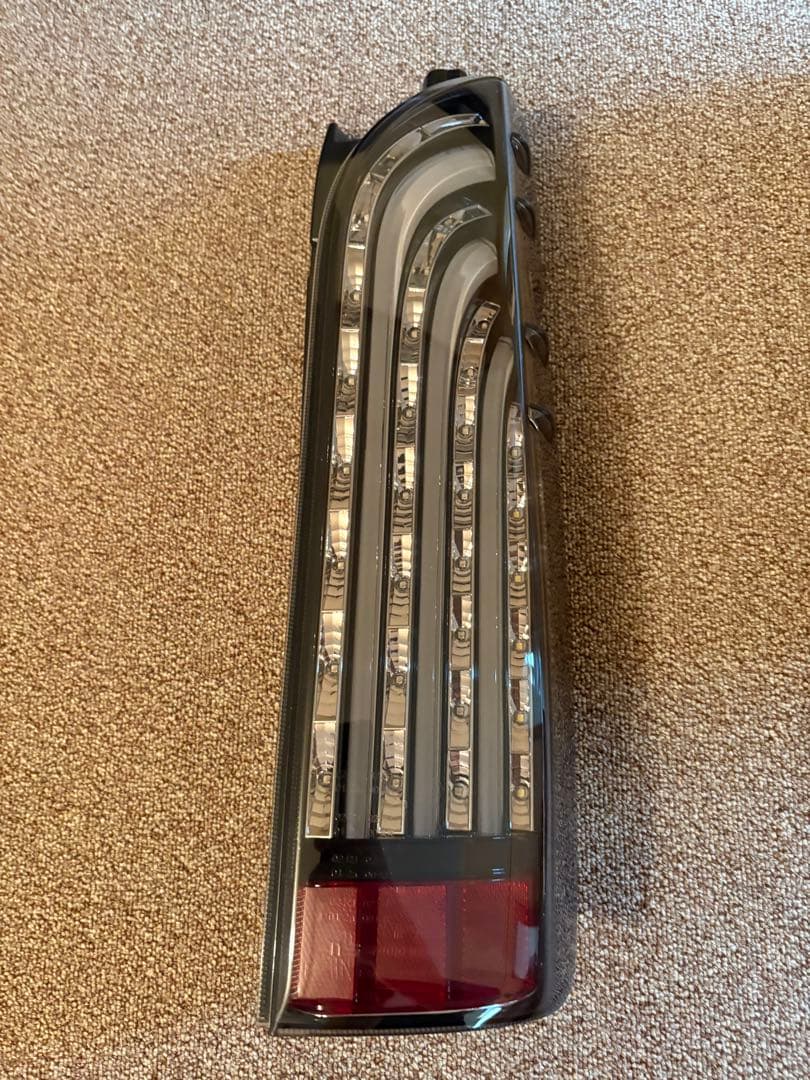 ハイエース　415コブラ　テールランプ　右側