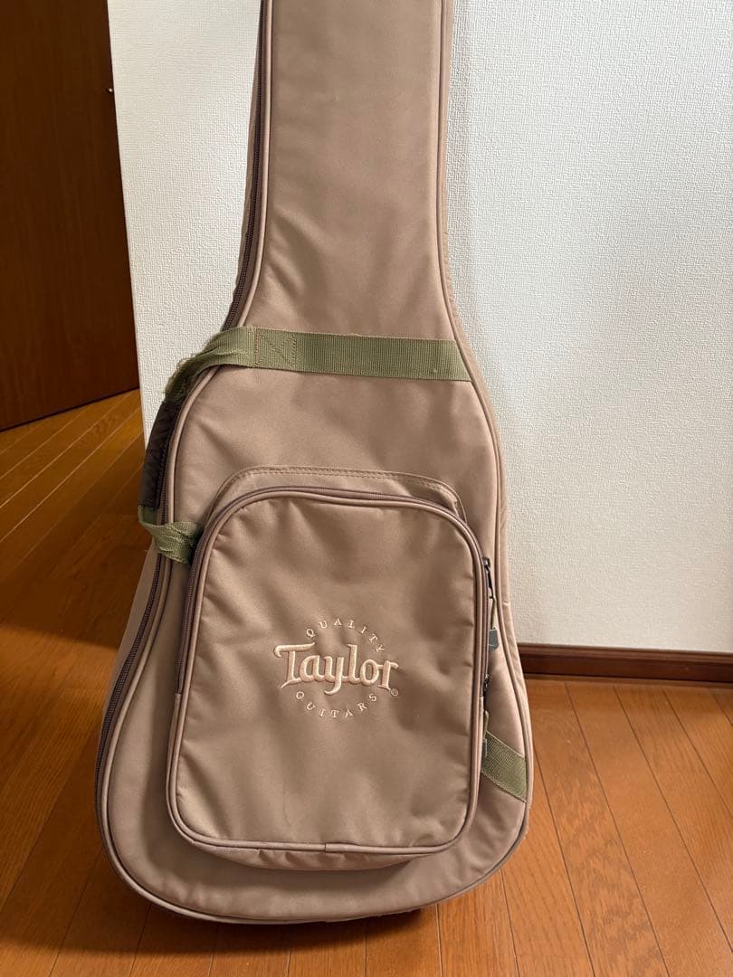 Taylor テイラー　アコースティックギター エレアコ　コブクロ　小渕健太郎