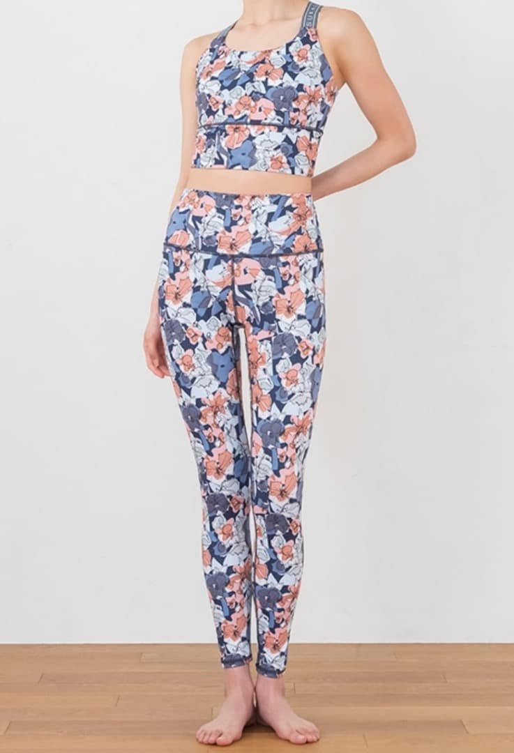 【美品】SUKALA 　ペイント風花柄　セットアップ　オンライン限定　Mサイズ