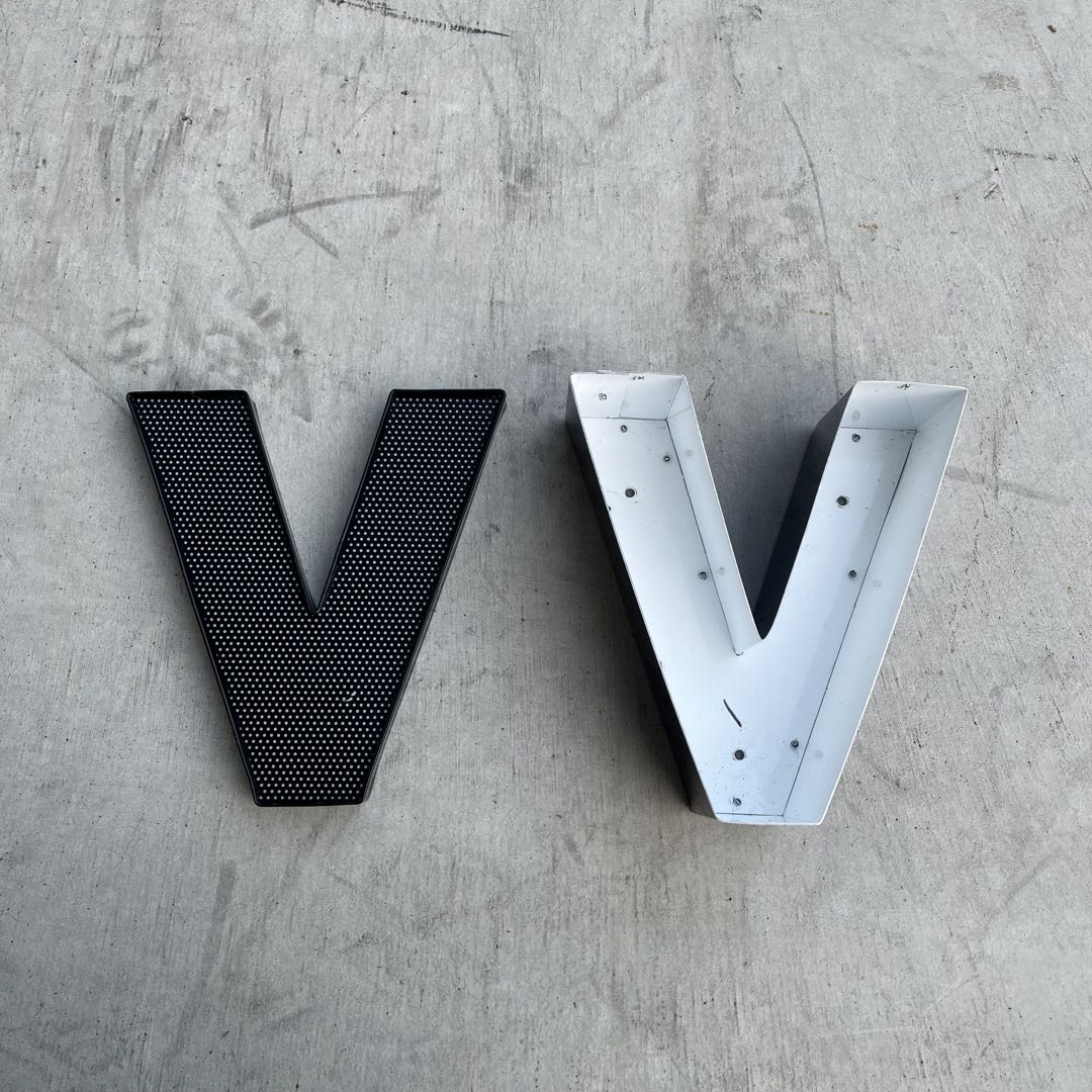 V 看板 アルファベット レターサイン 文字 アメリカ ビンテージ アンティーク