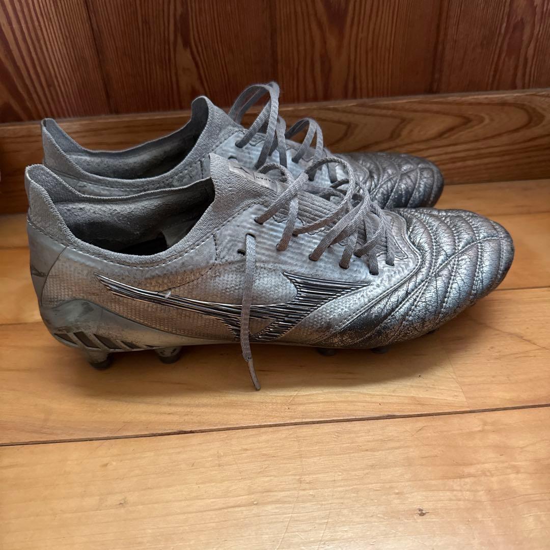 ミズノ　モレリアネオ3ベータシルバー