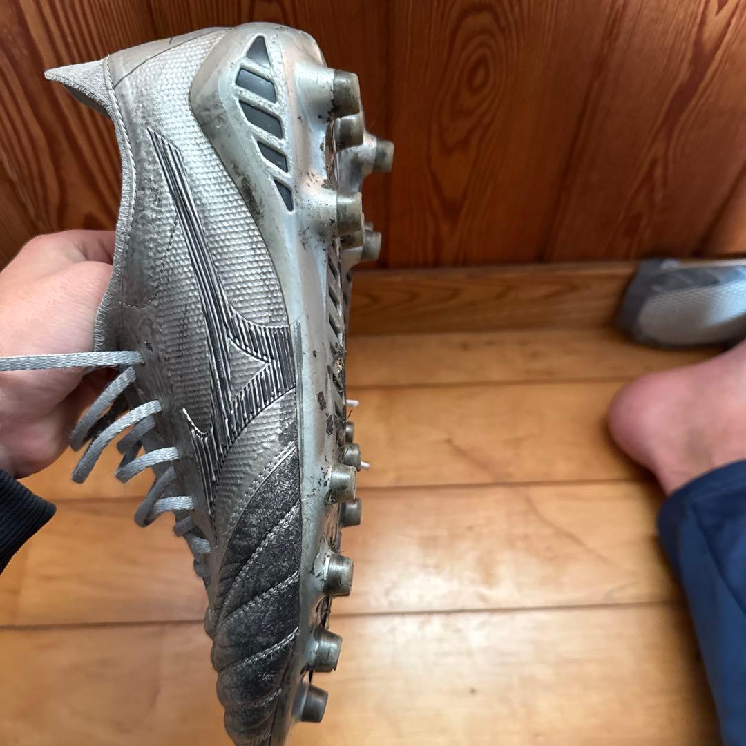 ミズノ　モレリアネオ3ベータシルバー