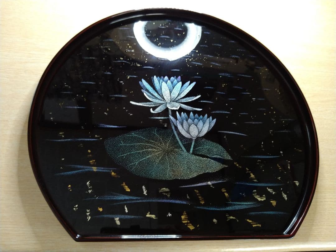 輪島塗沈金 試作「 睡蓮」溜塗り半月盆