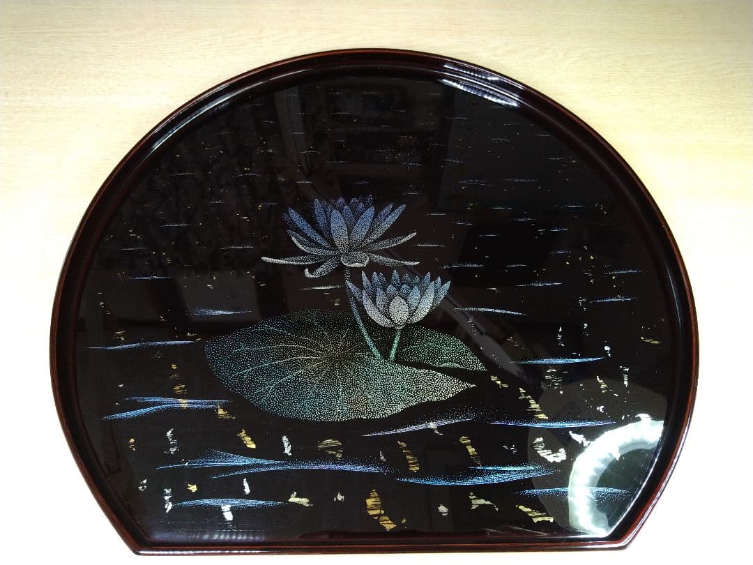 輪島塗沈金 試作「 睡蓮」溜塗り半月盆