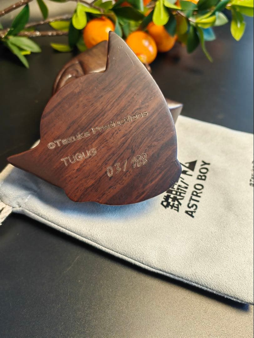 鉄腕アトム　黒檀のペーパーウェイト　限定　雑貨　手塚治虫　インテリア　プレゼント