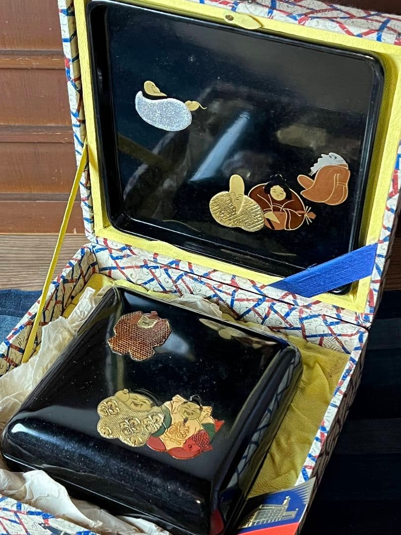 【箱付】漆器 七福神図 盛り絵付け蒔絵 お盆と重箱 アンティーク 骨董品