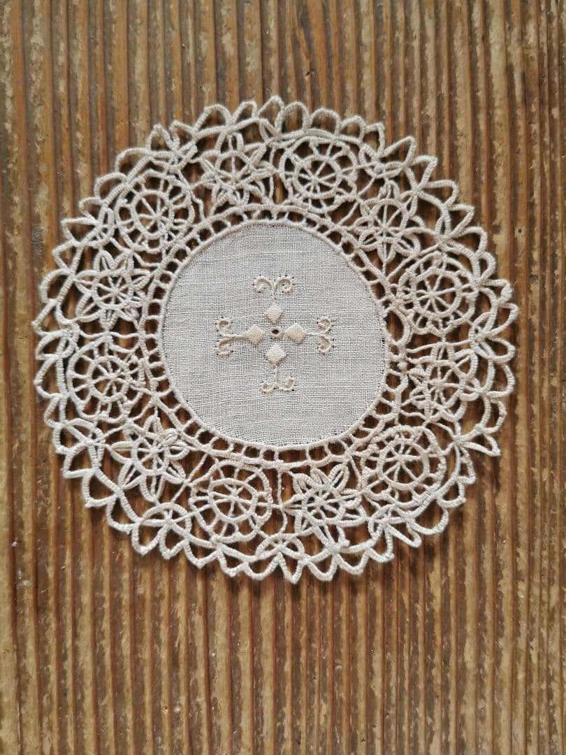 アンティーク イタリア レティシアレース刺繍 花のニードルワーク リネンドイリー