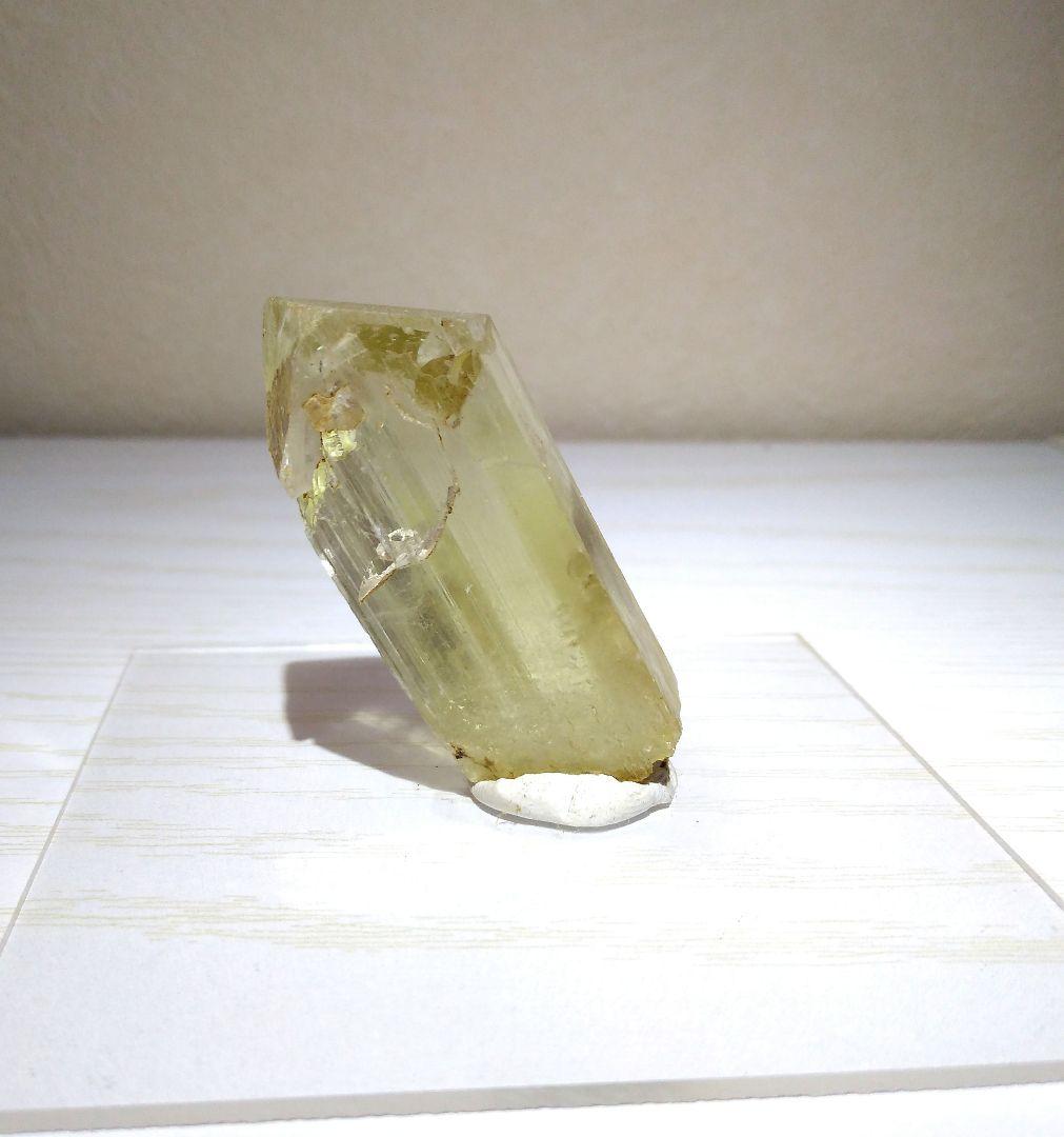 ヒデナイト　宝石質鉱物標本