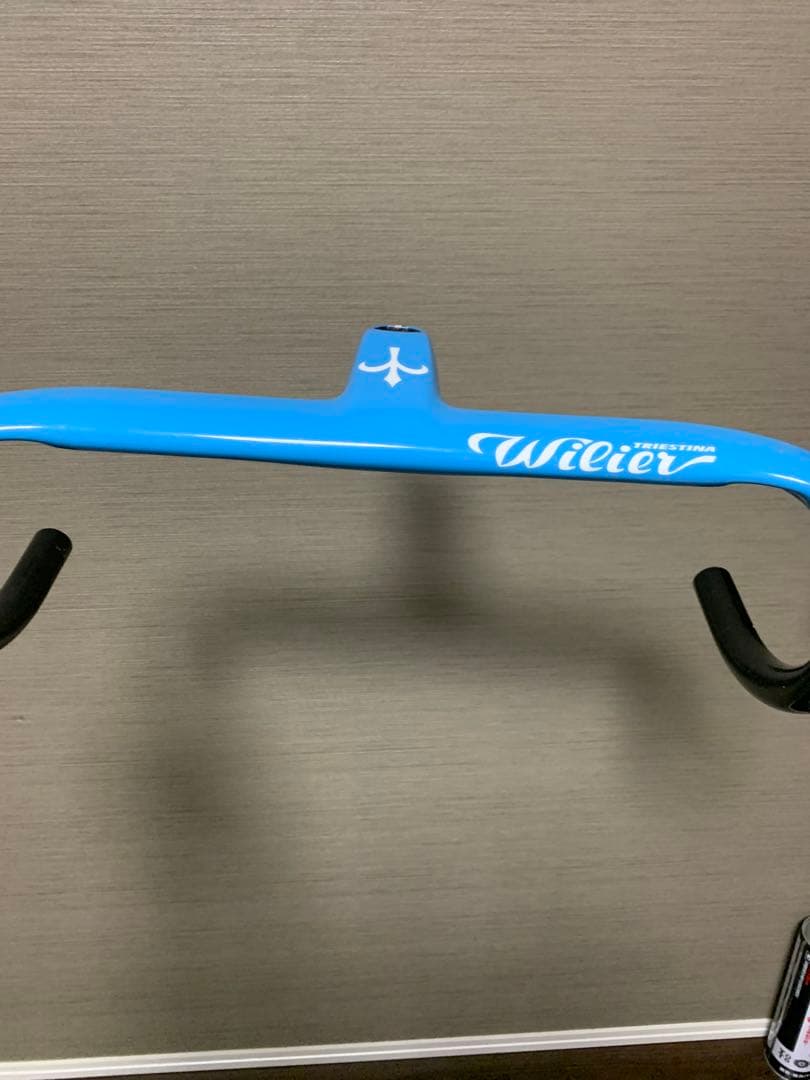 ウィリエール　ゼロ9の限定カラーです。 同メーカーのアルバダというハンドルです。