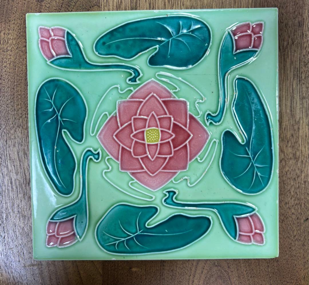 マジョリカタイル　台湾　チューブライン　蓮