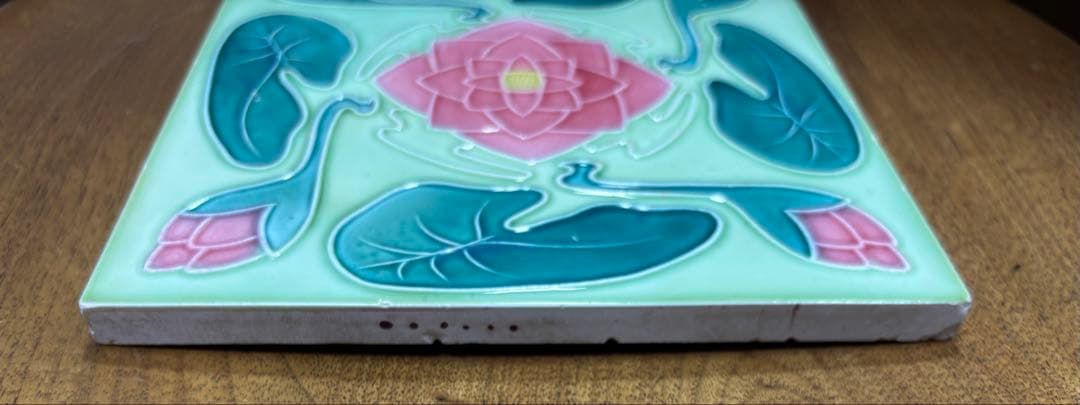 マジョリカタイル　台湾　チューブライン　蓮