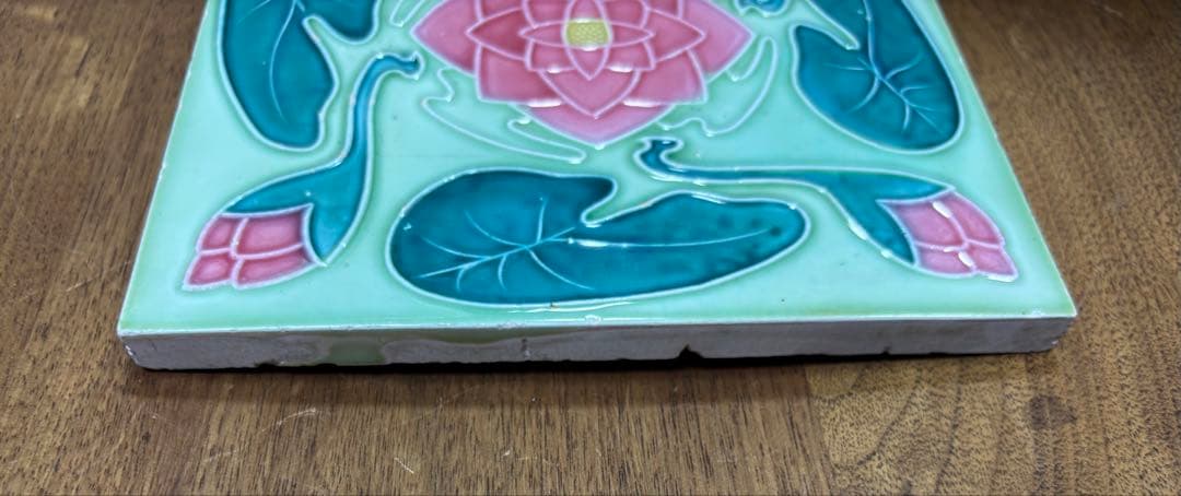 マジョリカタイル　台湾　チューブライン　蓮