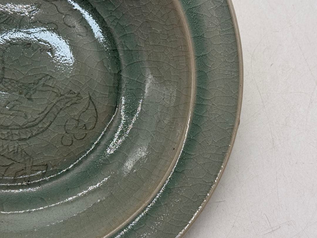 青磁　龍の模様　大皿　送料込み251024