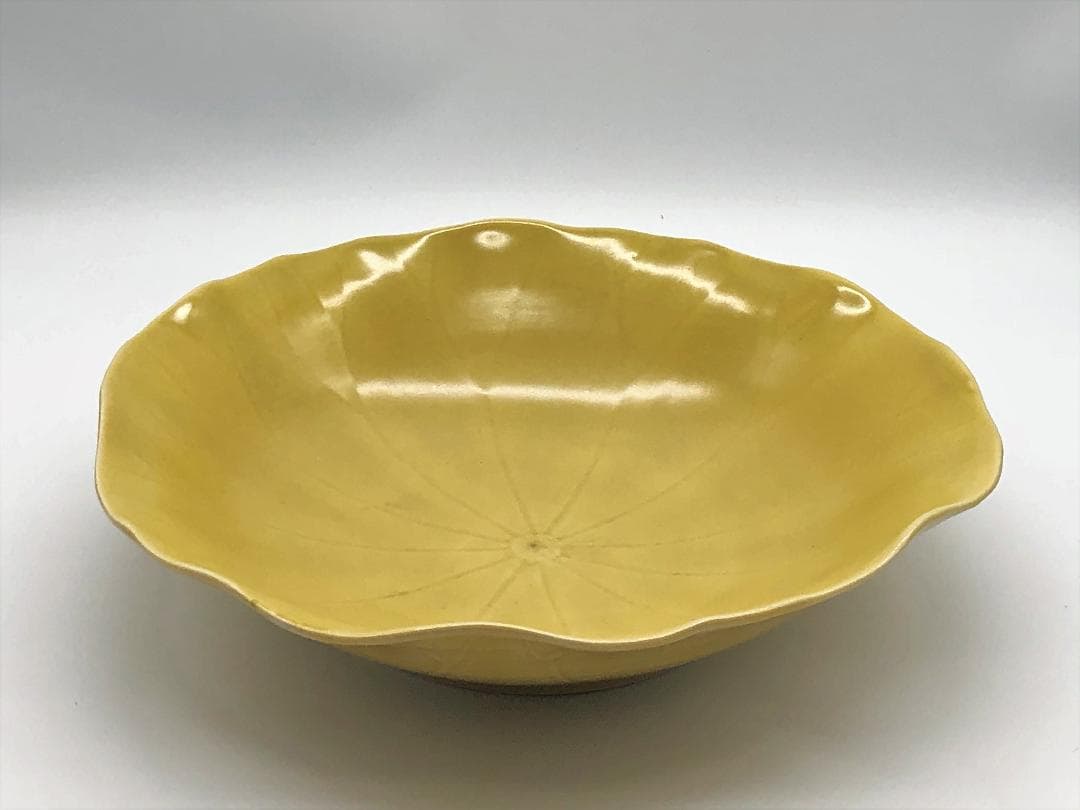 【 蓮葉形深皿/大鉢 】　黄瀬戸浜物　MADE IN JAPAN 　明治～大正期