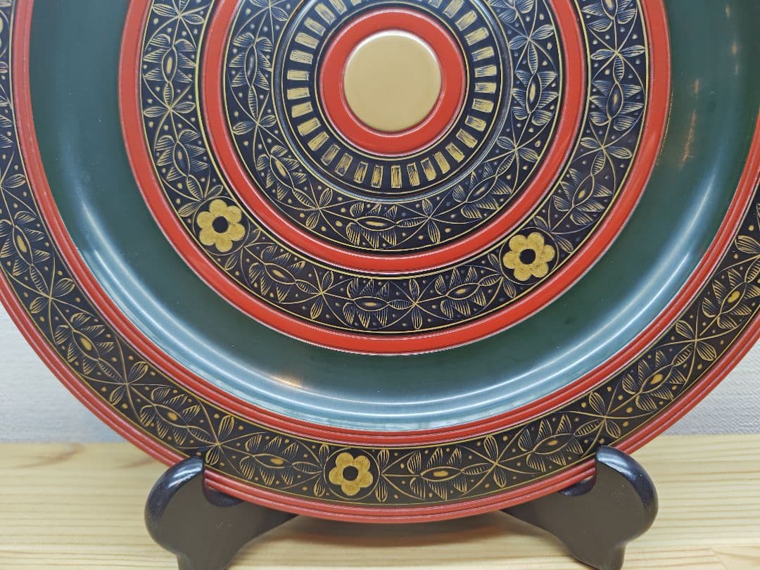 送料込【逢絢亭】茶道具 菓子器 山中塗 独楽蒔絵 裏千家書付 木製 共箱入り