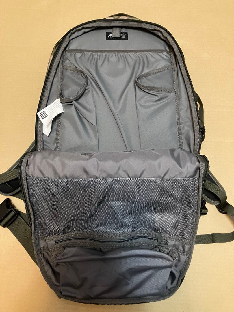 ぽ*な様 BURTON サイドヒル 18L スノーボード