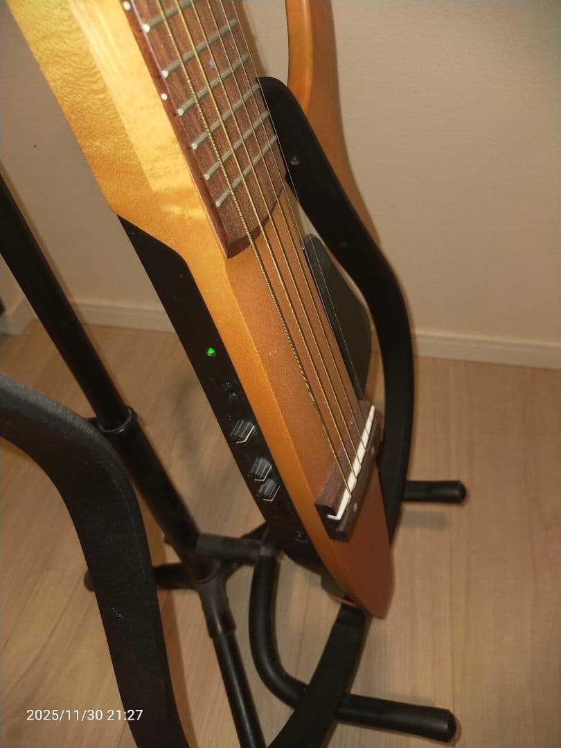 YAMAHAサイレントギター　SLG-100S　スタンド付