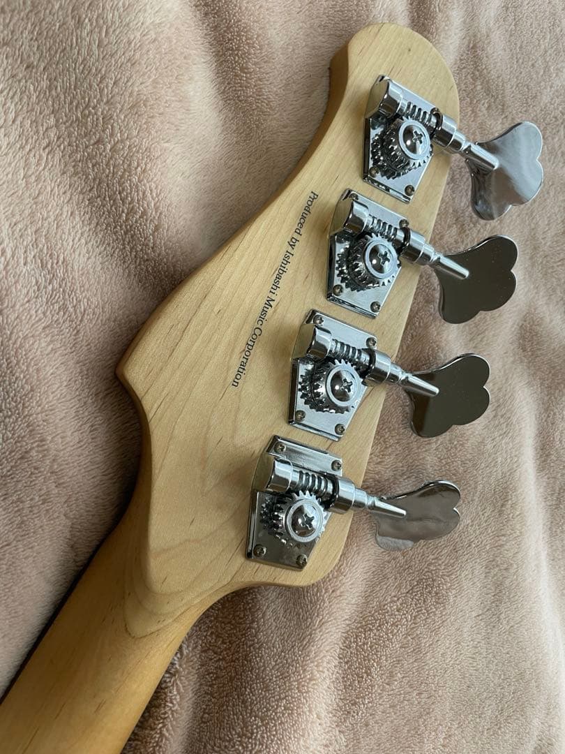 エレクトリックベース　プレシジョンタイプ　 新品弦に交換済み