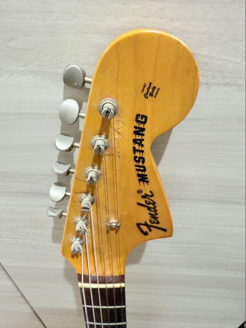 ギター　fender MUSTANG