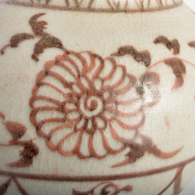 釉裏紅　花卉文壷