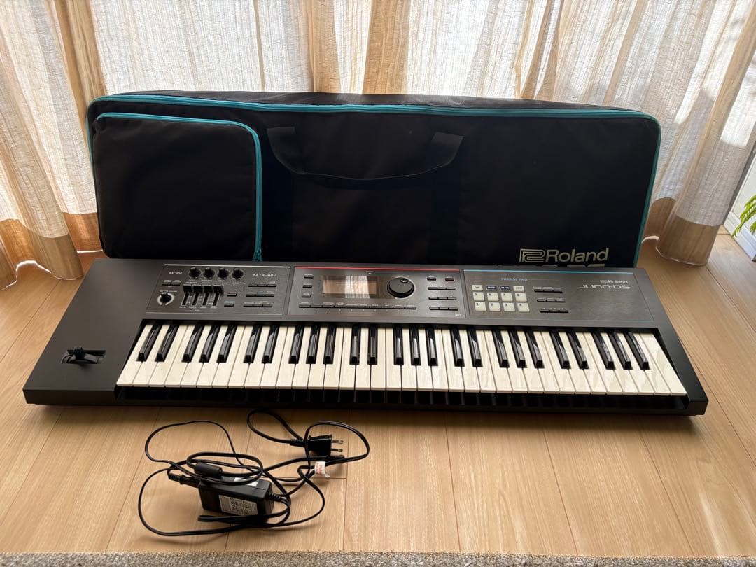 Roland Juno-ds 61 純正ソフトケース付き 東京の方の引き取り歓迎