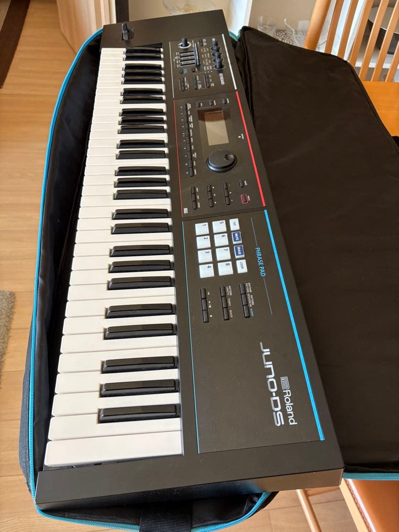 Roland Juno-ds 61 純正ソフトケース付き 東京の方の引き取り歓迎