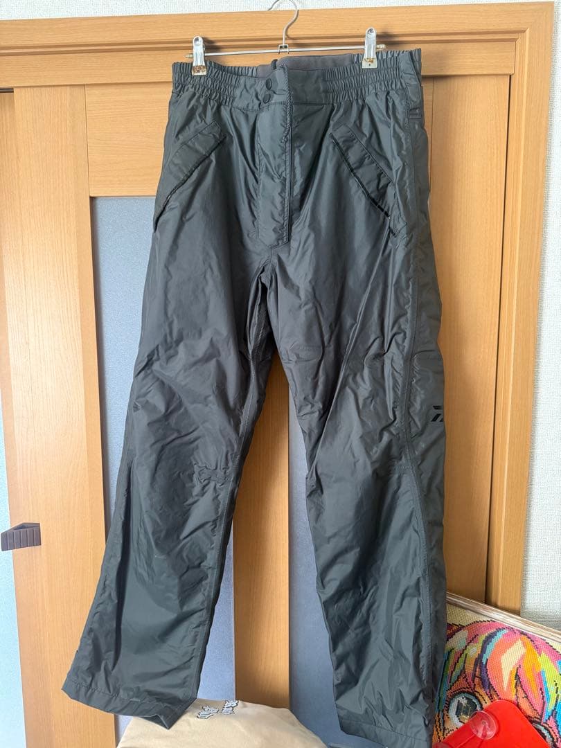 Daiwa フィッシングスーツ(上下セット) ブラック/レッド