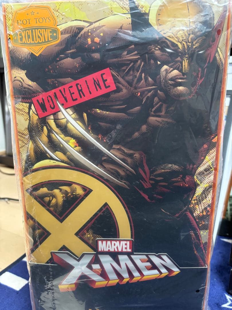 ホットトイズ　炎スタジオ　ウルヴァリン　ブラウンスーツ　フィギュア