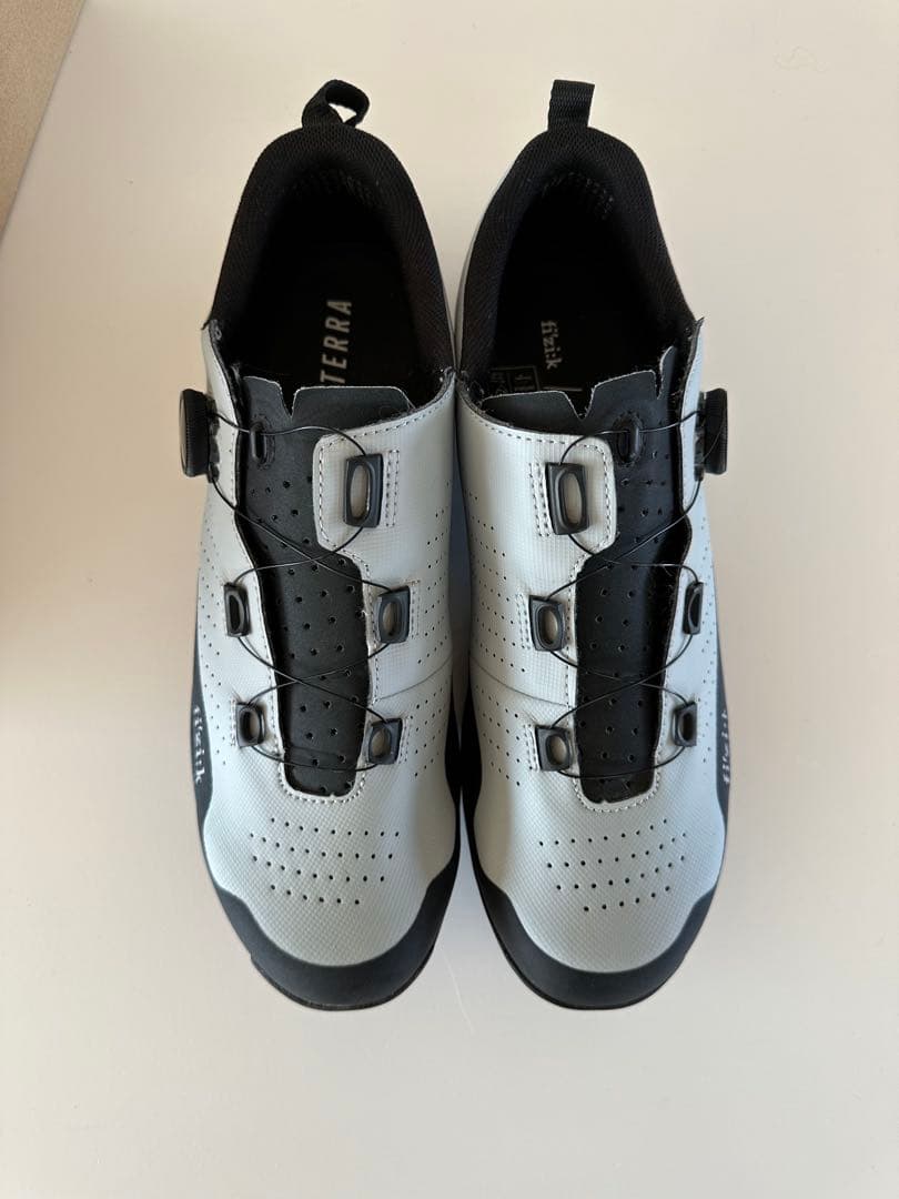 fi'zi:k フィジークATLAS TERRA 44 / 28cm SPD