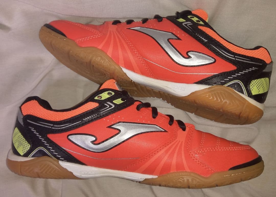 【匿名配送】【入手困難】フットサルシューズ　赤　ホマ　ドリブリング　25