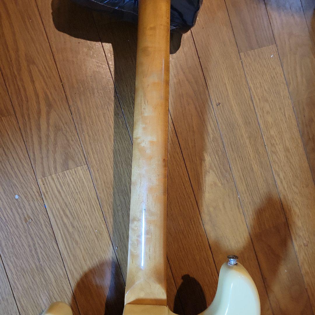 メーカー不明のストラトキャスタータイプのギター