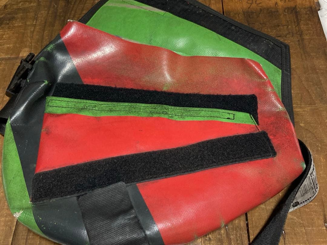 FREITAG メッセンジャーバッグ 赤・緑・黒 ナイトライダー