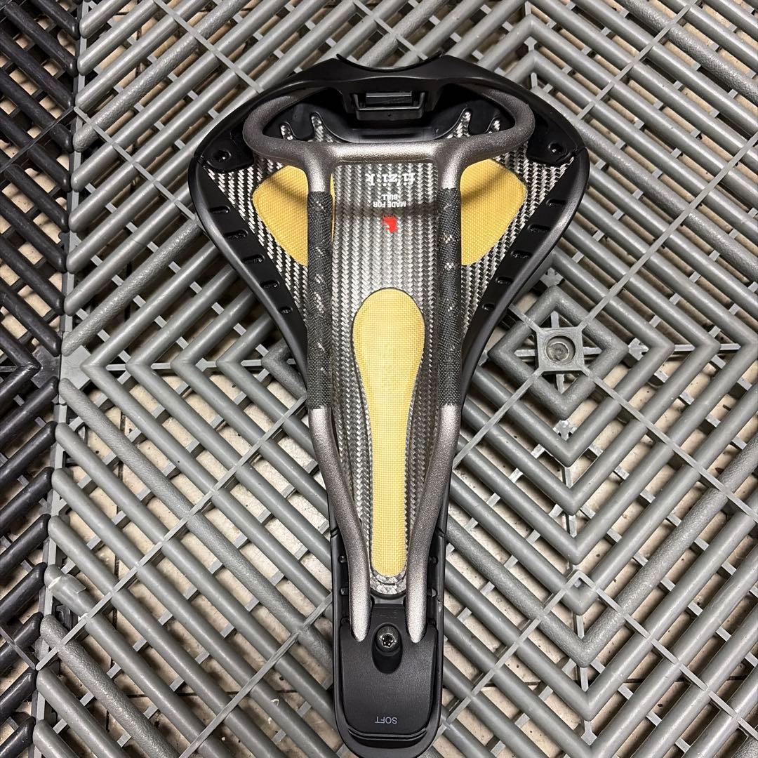 fi'zi:k Kurve Bull Aluminum フィジーク サドル