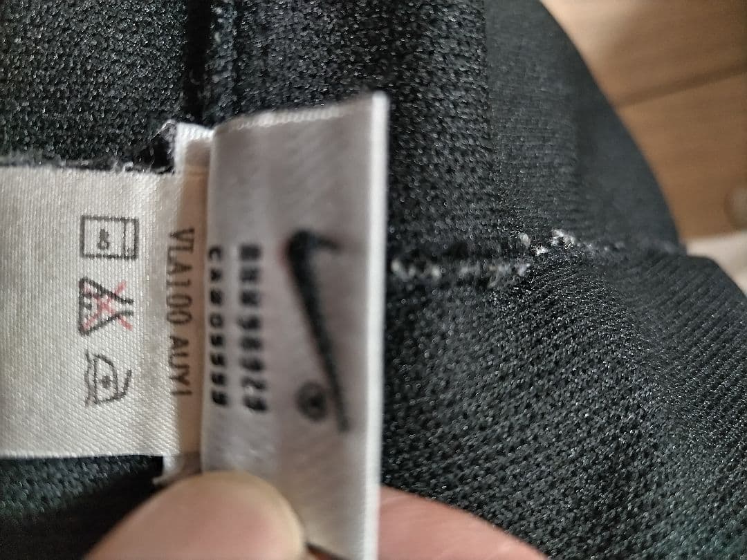 Nike SWOOSHフーディ ジップアップジャージ（VLA100 AUYI）