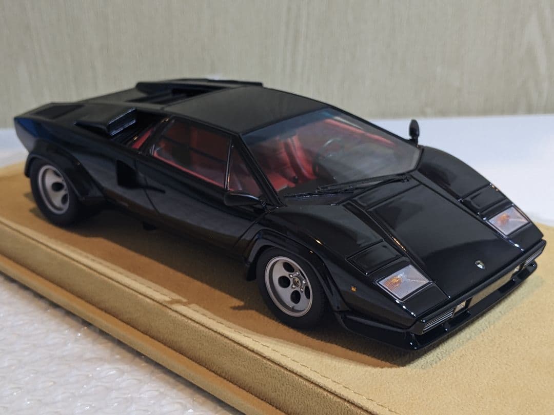 1/18 メイクアップ IDEA カウンタック LP5000S 1982