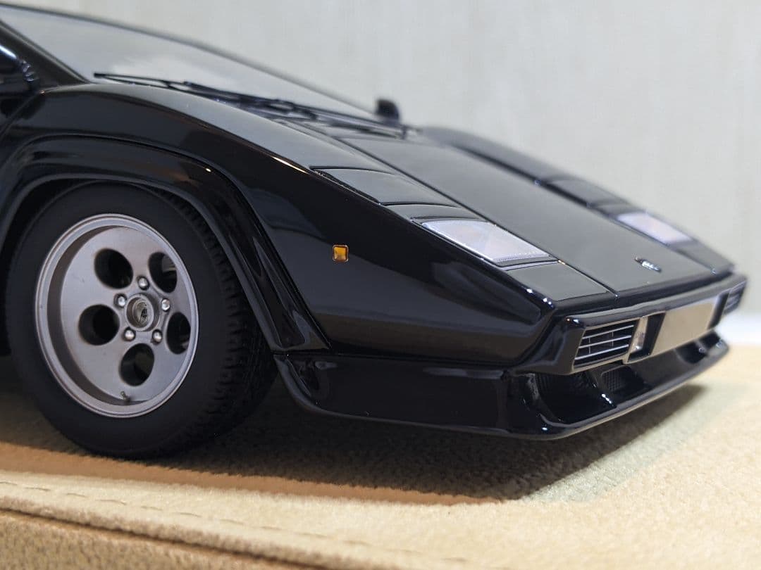 1/18 メイクアップ IDEA カウンタック LP5000S 1982