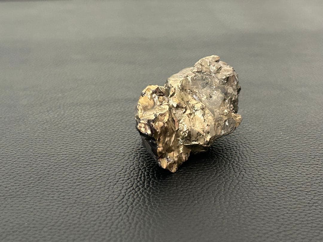 金色に光る-超レア黒曜石